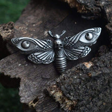 Load image into Gallery viewer, Deaths-Head Hawkmoth brooch (Antique Silver Plated) - 100007322
