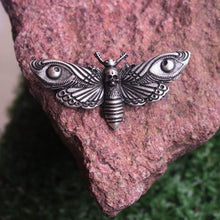 Load image into Gallery viewer, Deaths-Head Hawkmoth brooch (Antique Silver Plated) - 100007322
